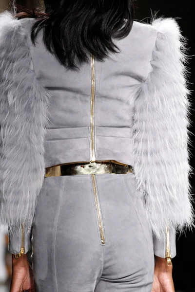 Look 11